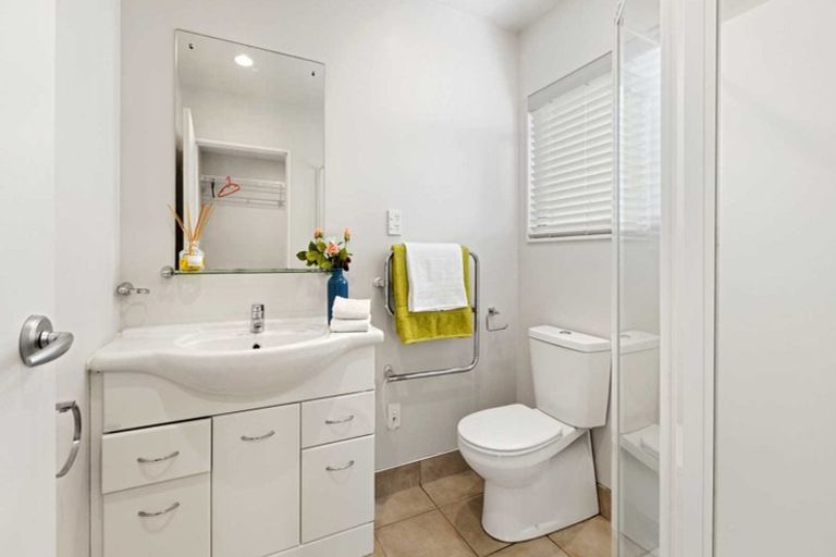 Photo of property in 6a Tobago Place, Sunnynook, Auckland, 0620