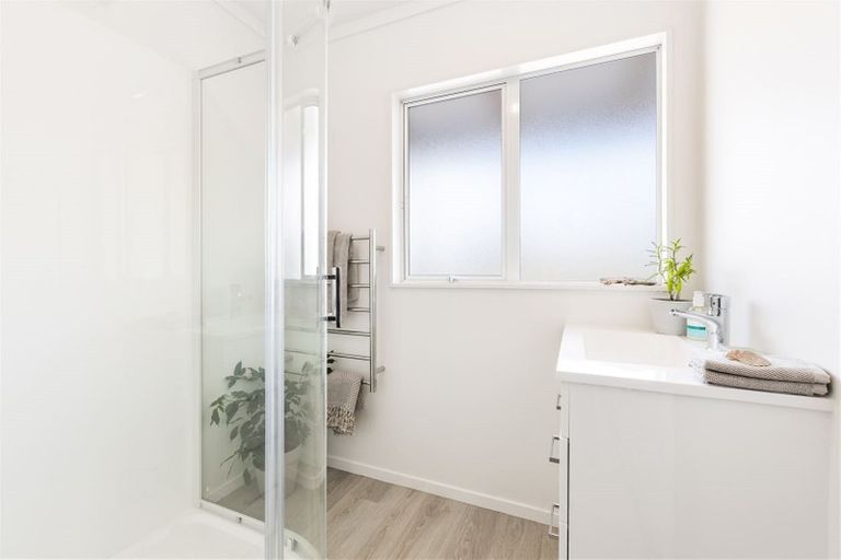 Photo of property in 68 Spinnaker Drive, Te Atatu Peninsula, Auckland, 0610