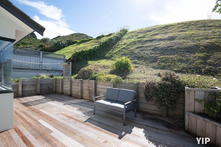 Photo of property in 4 Meadowcroft Grove, Johnsonville, Wellington, 6037