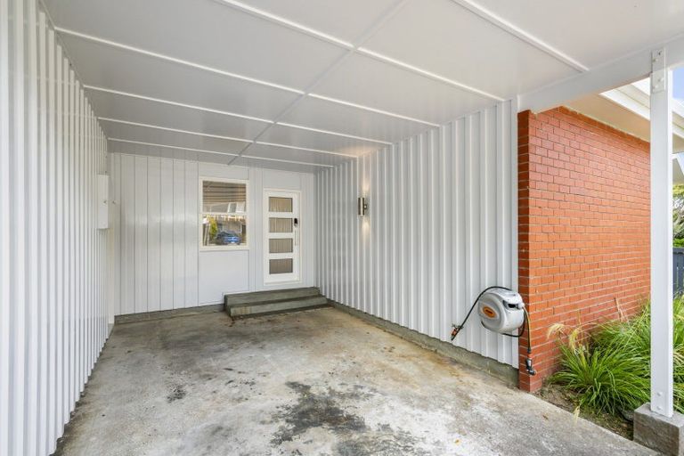 Photo of property in 50 Churton Drive, Churton Park, Wellington, 6037