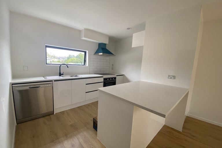 Photo of property in 2/20 Peach Road, Glenfield, Auckland, 0629