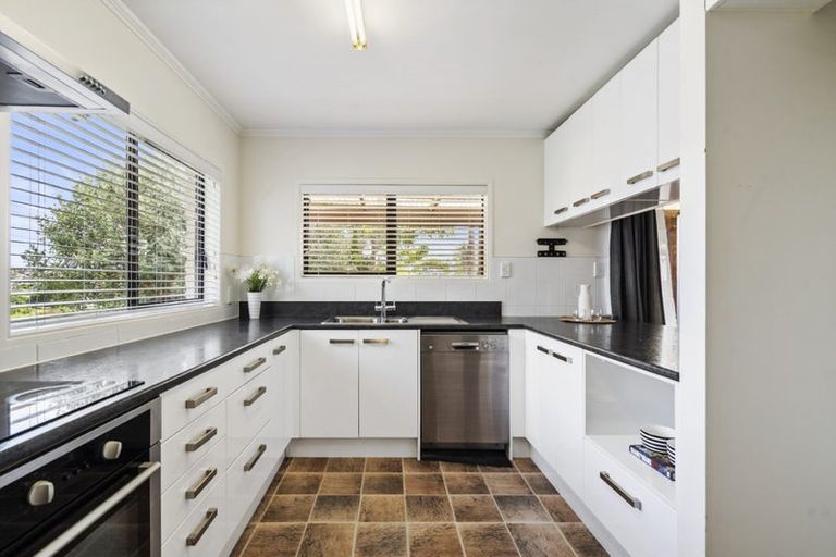 Photo of property in 2/39 Stanley Avenue, Milford, Auckland, 0620