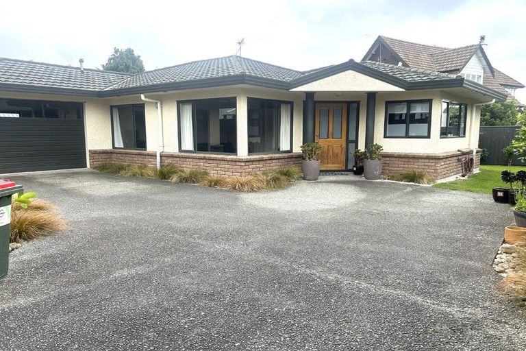 Photo of property in 6 Franklin Avenue, Hokowhitu, Palmerston North, 4410