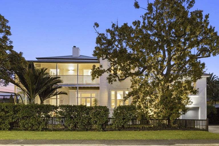 Photo of property in 75 Vauxhall Road, Devonport, Auckland, 0624