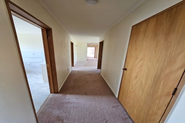 Photo of property in 1/979 Beach Road, Torbay, Auckland, 0630