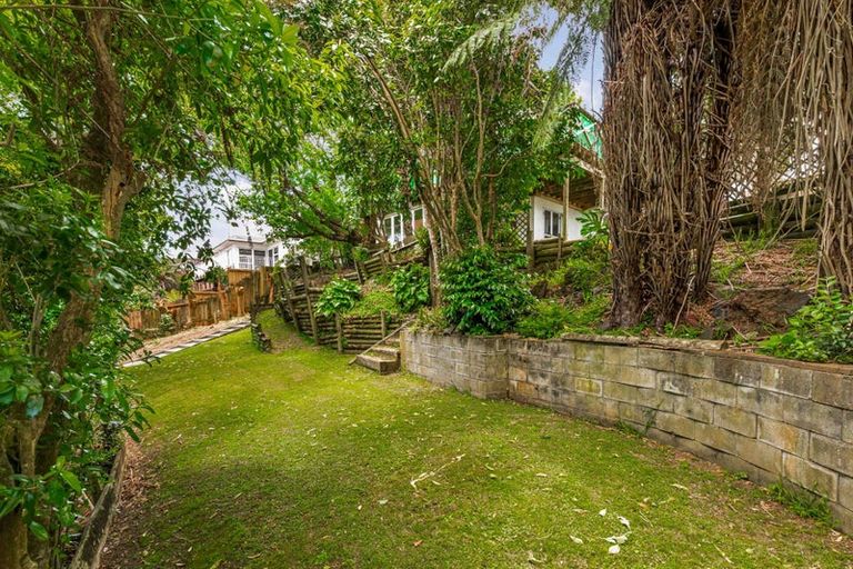 Photo of property in 25 Bridgens Avenue, Te Atatu Peninsula, Auckland, 0610