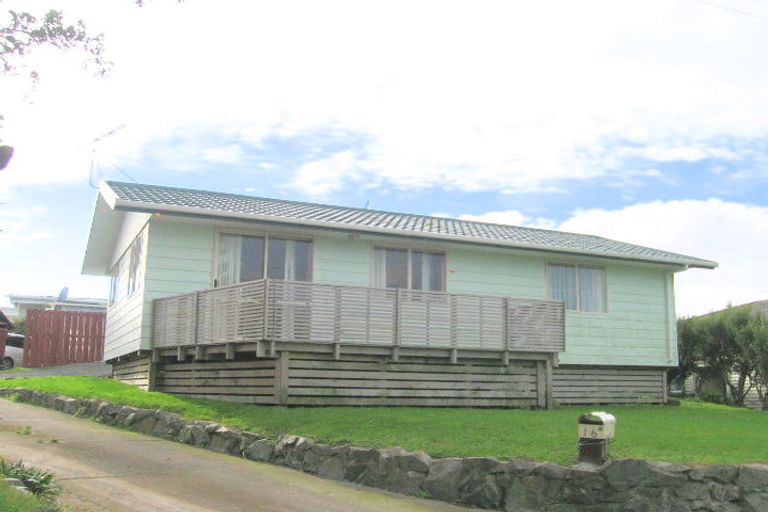 Photo of property in 16 Hampton Hill Road, Tawa, Wellington, 5028