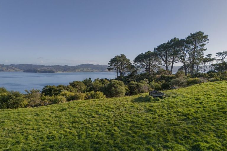 Photo of property in 404a Lees Road, Hahei, Whitianga, 3591