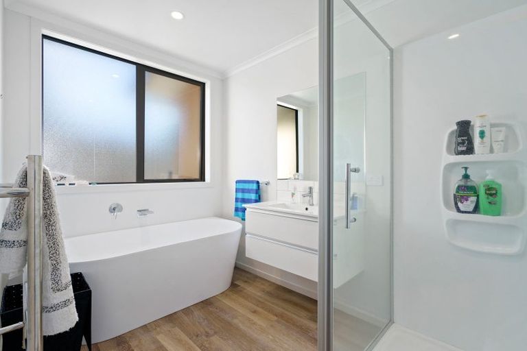 Photo of property in 285 Shakespeare Street, Leamington, Cambridge, 3432