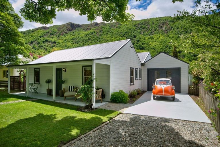 Photo of property in 25 Bedford Street, Arrowtown, 9302