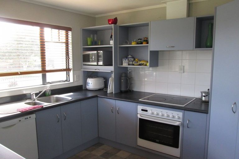 Photo of property in 35 Dalfield Place, Highbury, Palmerston North, 4412
