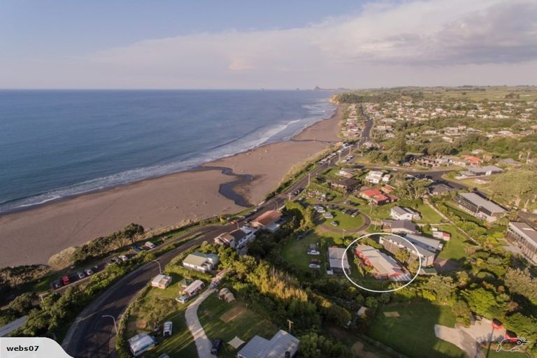 Photo of property in 36a Tasman Parade, Oakura, 4314