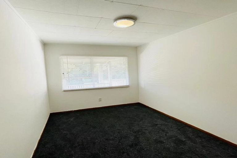 Photo of property in 72 Kaipatiki Road, Glenfield, Auckland, 0629