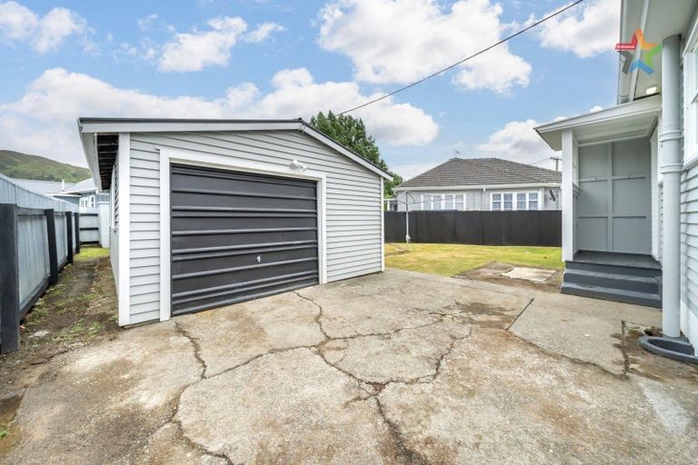 Photo of property in 43 Benge Crescent, Naenae, Lower Hutt, 5011