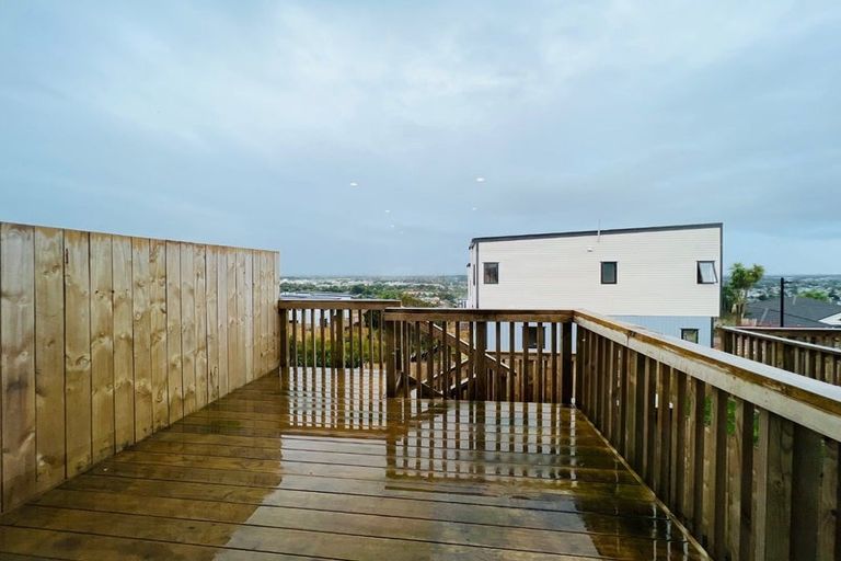 Photo of property in 11a Crestview Rise, Papakura, 2110