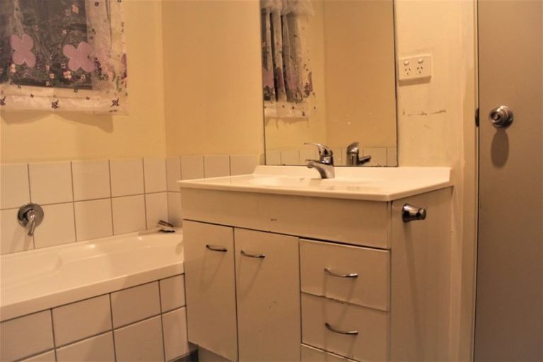 Photo of property in 184a Russell Road, Manurewa, Auckland, 2102