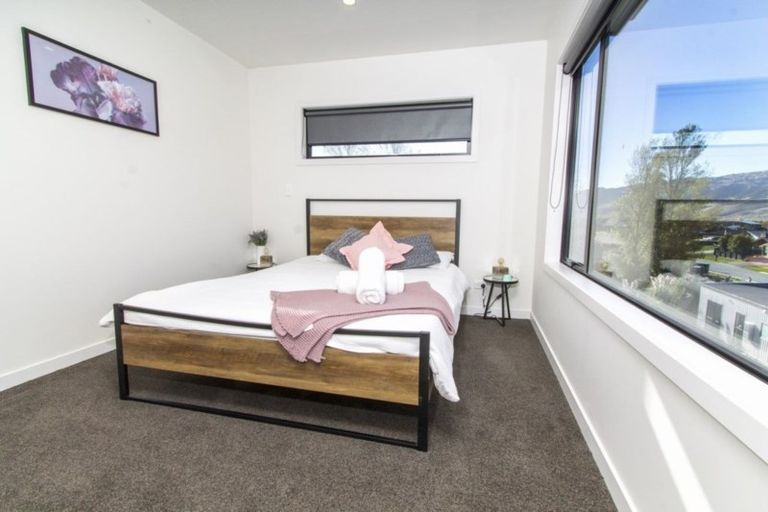 Photo of property in 75 Stratford Drive, Mount Pisa, Cromwell, 9383