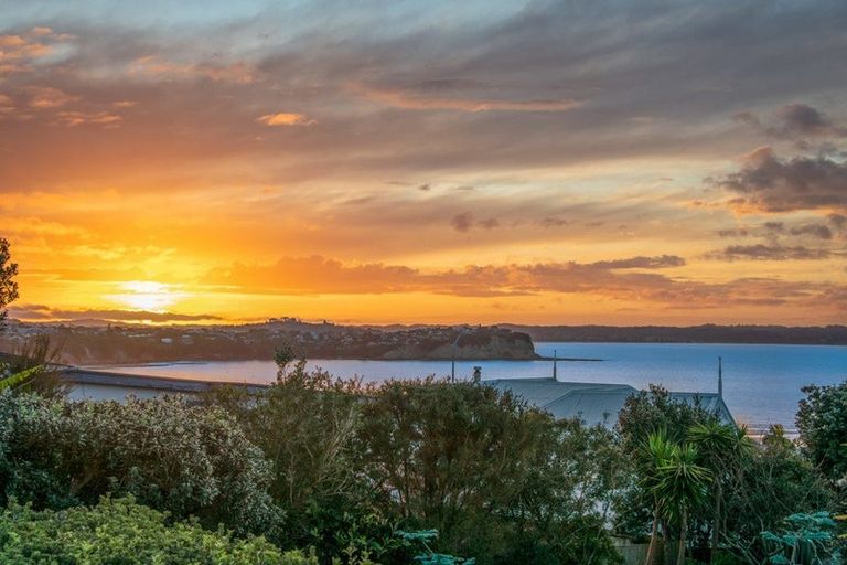 Photo of property in 88 Tiri Road, Tindalls Beach, Whangaparaoa, 0930