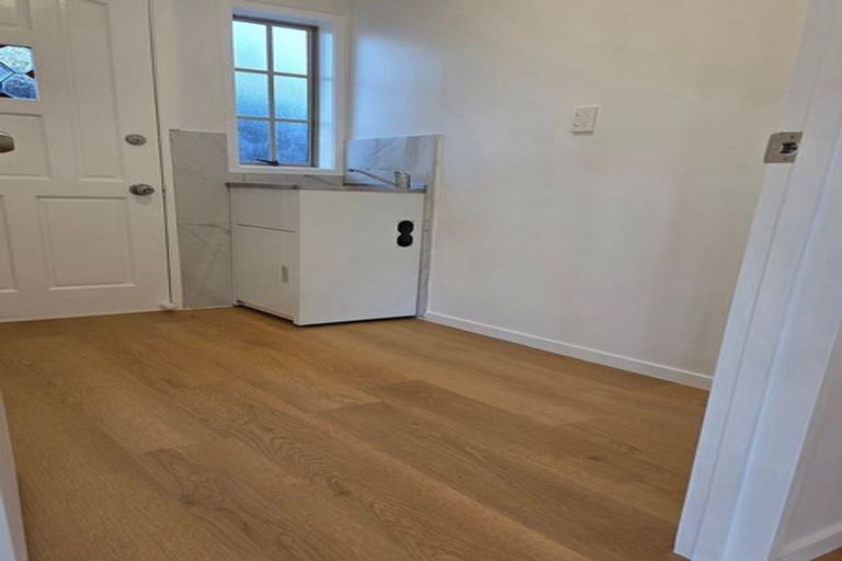 Photo of property in 66e Woodglen Road, Glen Eden, Auckland, 0602