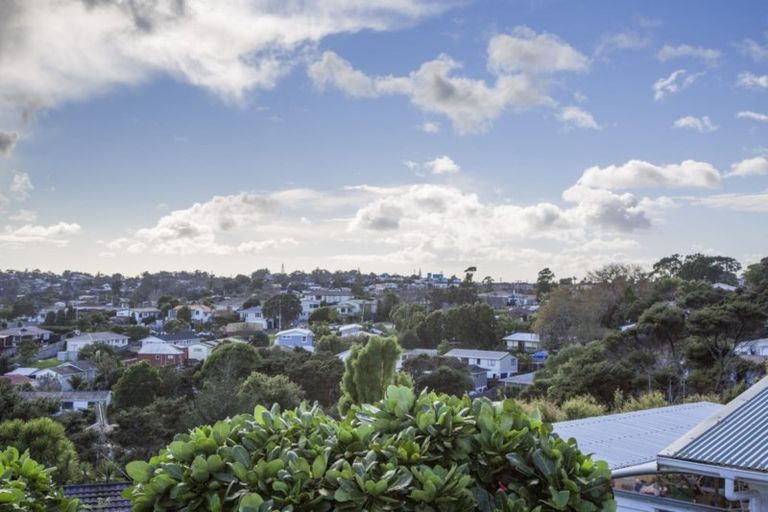 Photo of property in 1/31a Seaview Road, Glenfield, Auckland, 0629