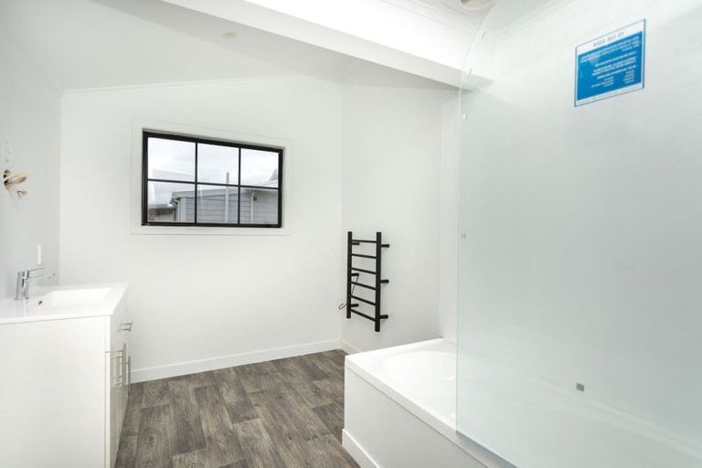 Photo of property in 42 Tennyson Street, Dannevirke, 4930