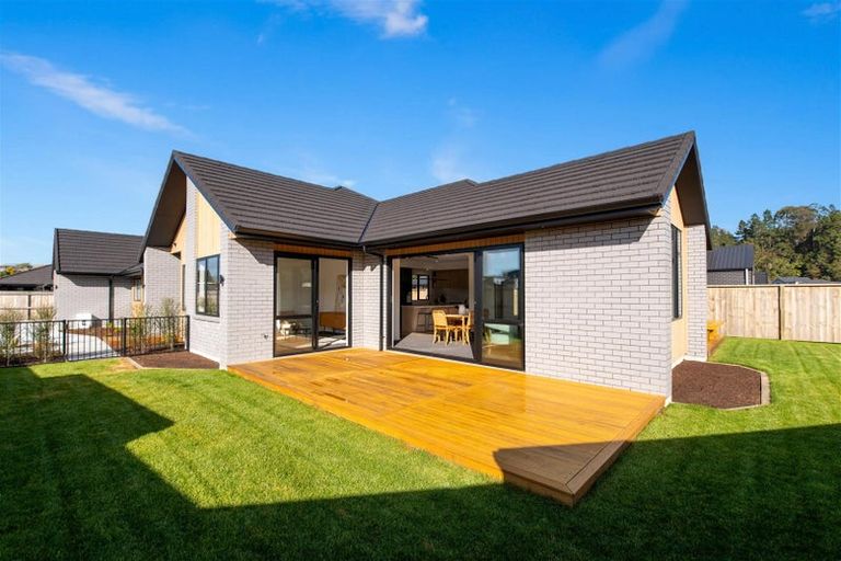 Photo of property in 1 Erlam Place, Matipo Heights, Rotorua, 3015