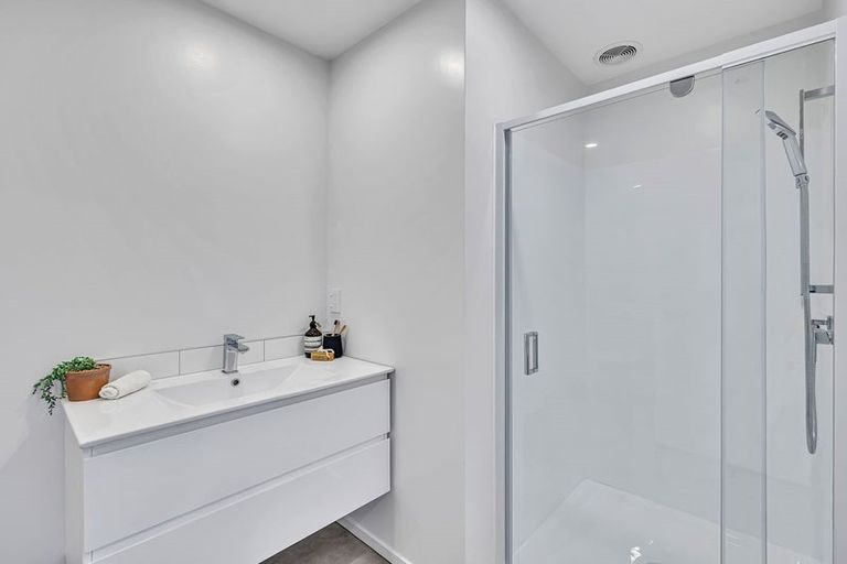 Photo of property in 2/504 Don Buck Road, Massey, Auckland, 0614