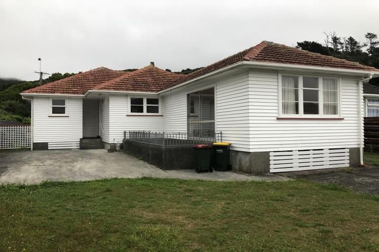 Photo of property in 88 Wainuiomata Road, Wainuiomata, Lower Hutt, 5014