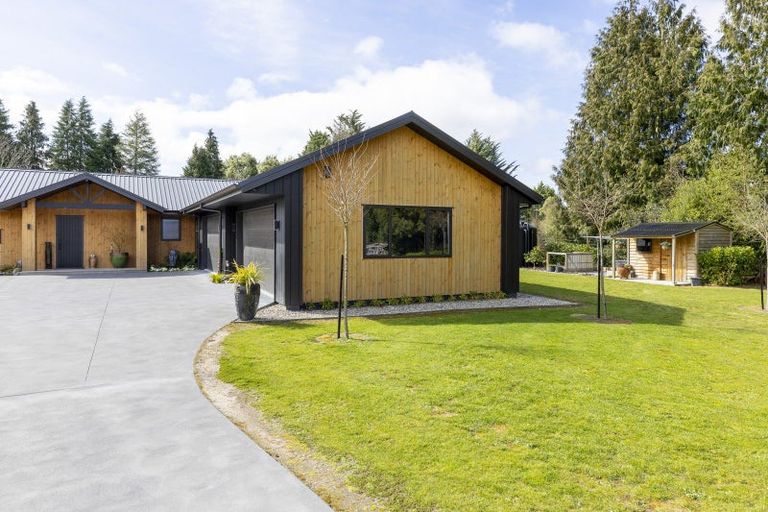 Photo of property in 2 Nga Tui Lane, Acacia Bay, Taupo, 3385