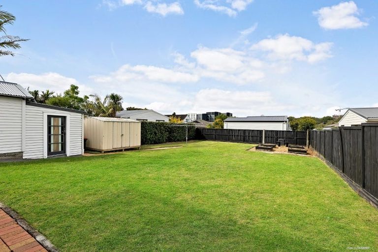 Photo of property in 20 Alberta Street, Point Chevalier, Auckland, 1022