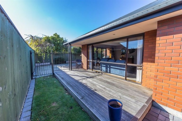 Photo of property in 49b Memorial Avenue, Ilam, Christchurch, 8053