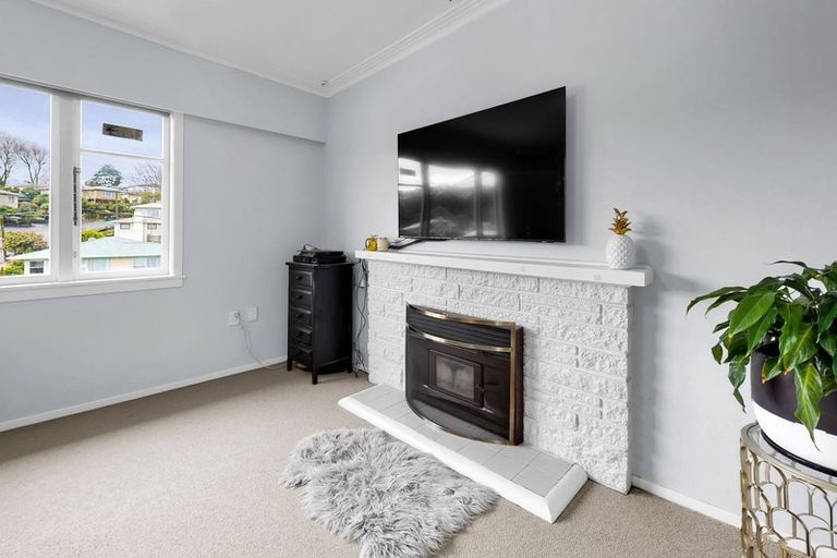 Photo of property in 16 Kenmore Street, Westown, New Plymouth, 4310