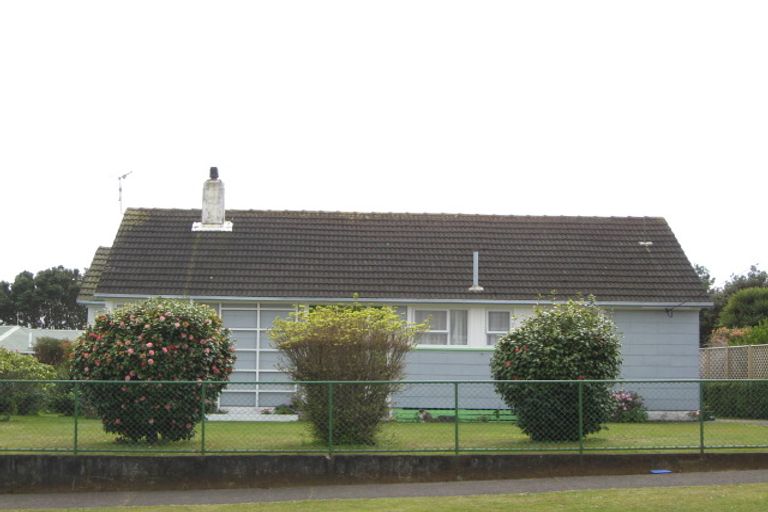 Photo of property in 82 Omata Road, Marfell, New Plymouth, 4310