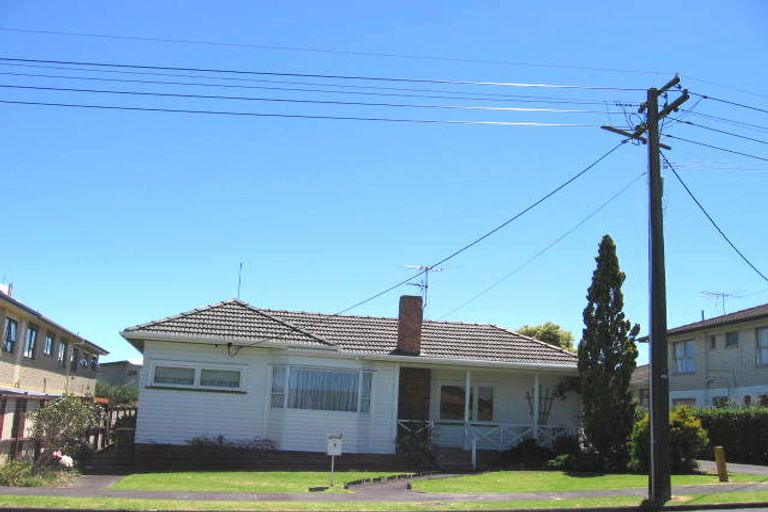 Photo of property in 2/5 Argyle Terrace, Milford, Auckland, 0620