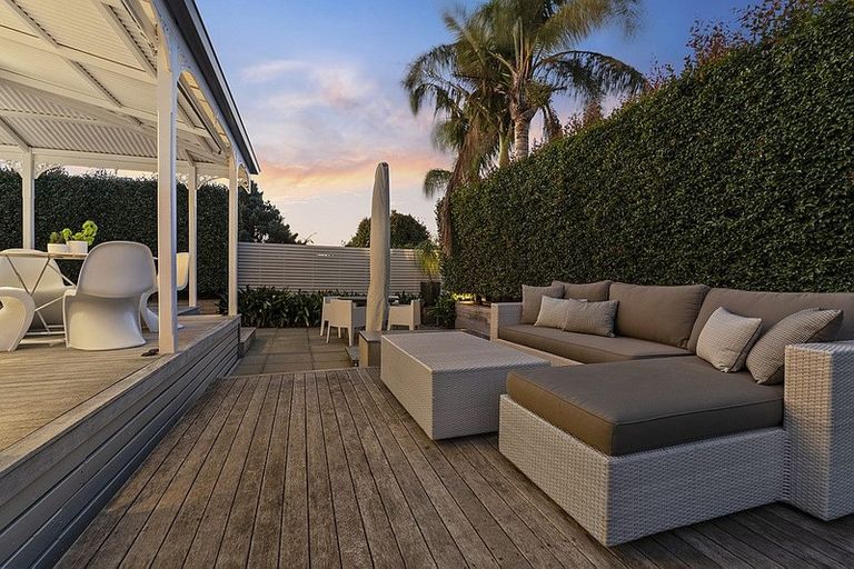 Photo of property in 2/70 Princes Street, Northcote Point, Auckland, 0627