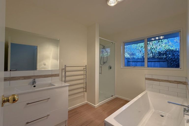 Photo of property in 32 Oxley Avenue, St Albans, Christchurch, 8014