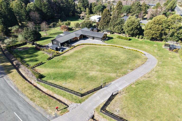 Photo of property in 2 Nga Tui Lane, Acacia Bay, Taupo, 3385