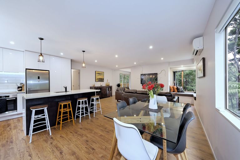 Photo of property in 53a Onedin Place, Titirangi, Auckland, 0604