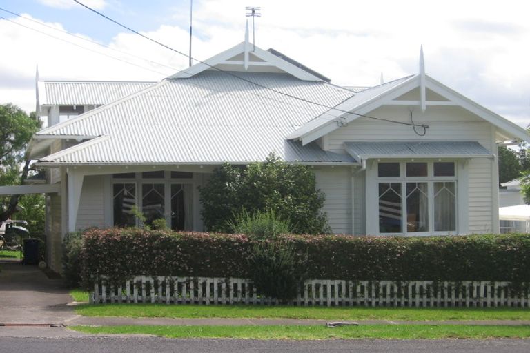 Photo of property in 23 Cowper Street, Devonport, Auckland, 0624