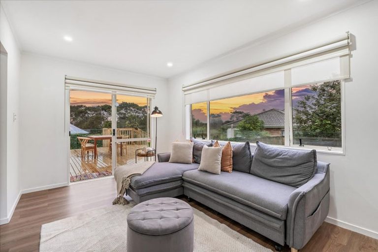 Photo of property in 70 Harmel Road, Glendene, Auckland, 0602