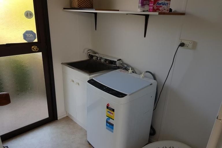 Photo of property in 1/9 Kirrie Avenue, Te Atatu South, Auckland, 0610