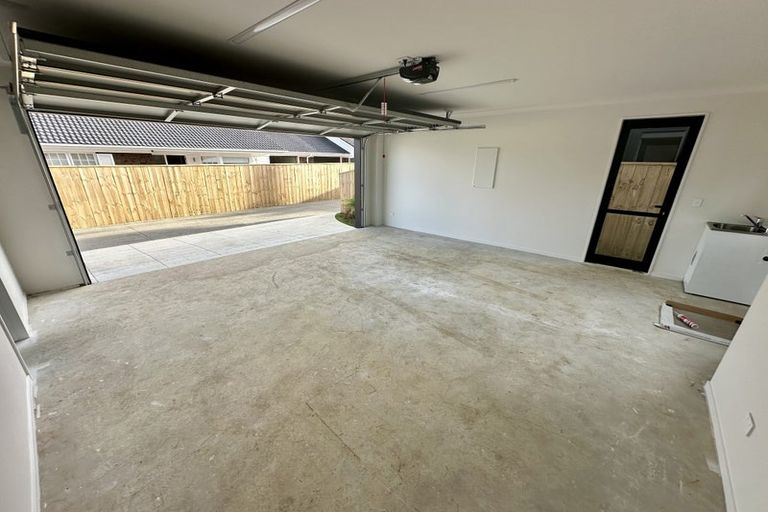 Photo of property in 6a Jern Place, Eastern Beach, Auckland, 2012