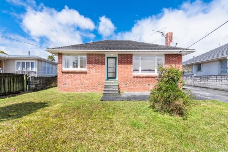 Photo of property in 9 Paton Avenue, Te Atatu South, Auckland, 0610