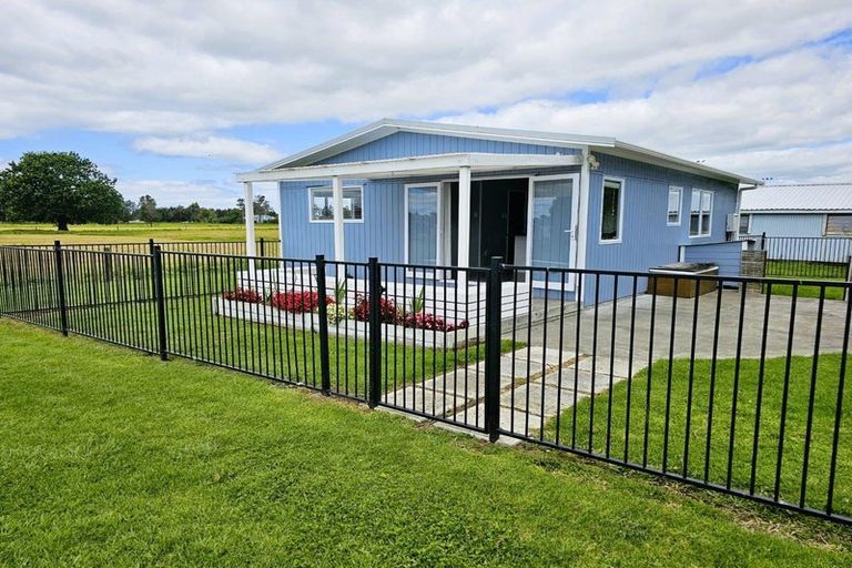 Photo of property in 735 One Tree Point Road, Ruakaka, 0171