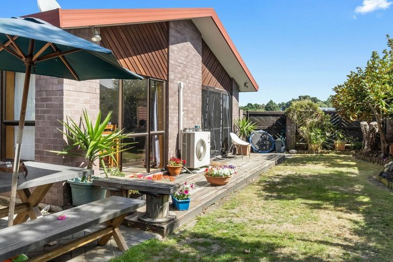 Photo of property in 6 Pinaster Place, Parklands, Christchurch, 8083