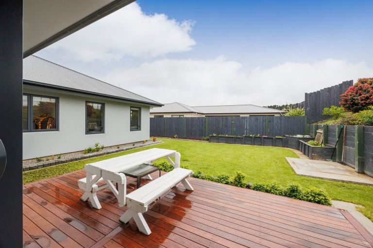 Photo of property in 30 Atlantic Drive, Fitzherbert, Palmerston North, 4410