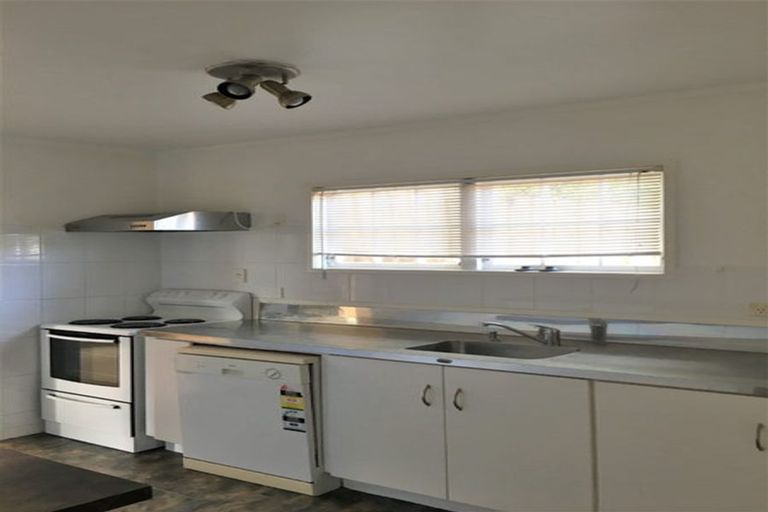 Photo of property in 16 Elmira Place, Browns Bay, Auckland, 0630