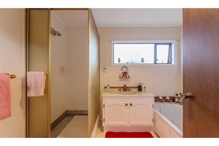 Photo of property in 2/66 Ocean View Road, Northcote, Auckland, 0627