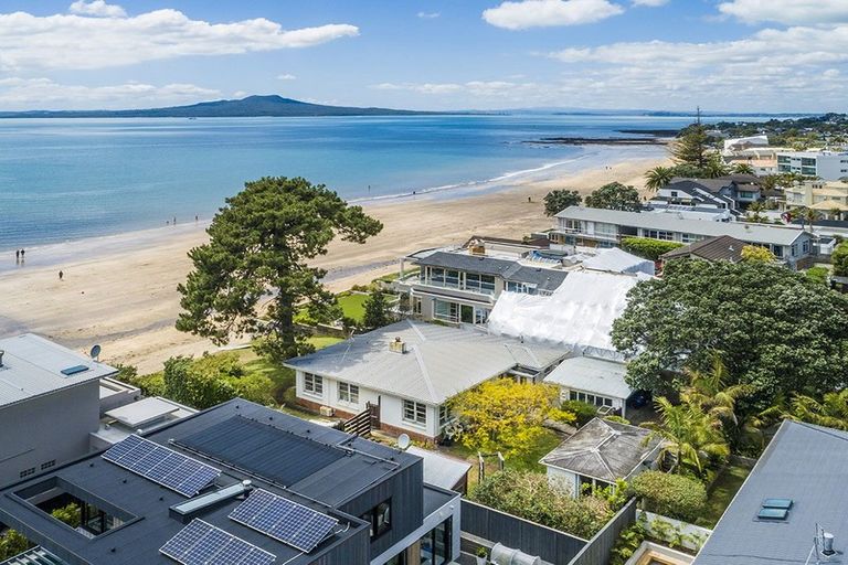 Photo of property in 35 Craig Road, Milford, Auckland, 0620