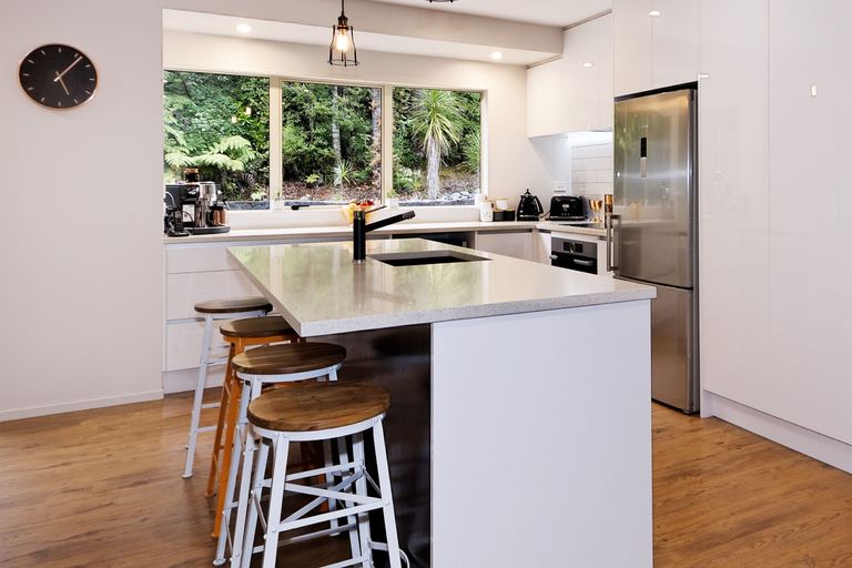 Photo of property in 53a Onedin Place, Titirangi, Auckland, 0604